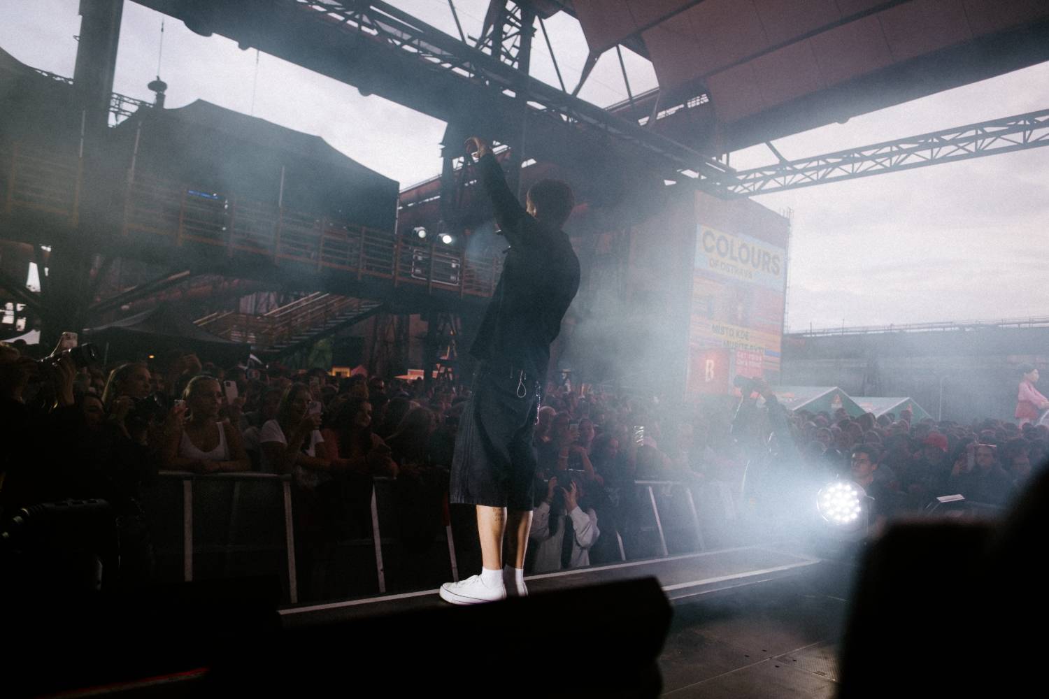 Druhý den řádili na Colours of Ostrava Calin, Finneas, rychlí kluci i Noga Erez