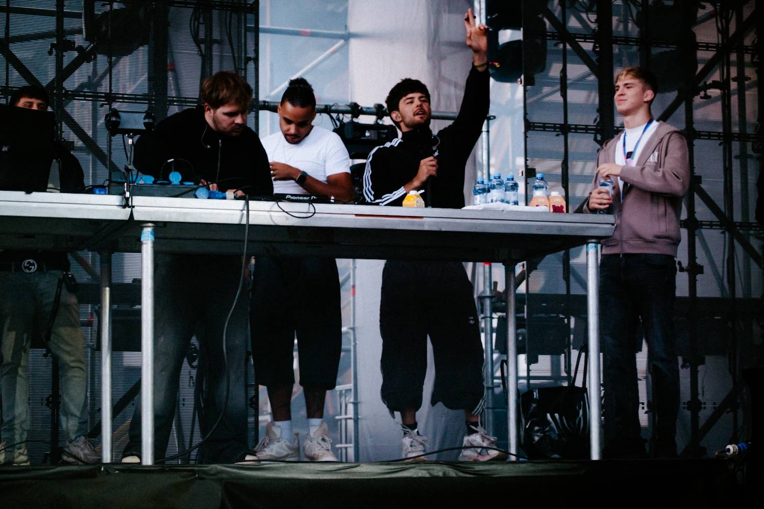 Druhý den řádili na Colours of Ostrava Calin, Finneas, rychlí kluci i Noga Erez