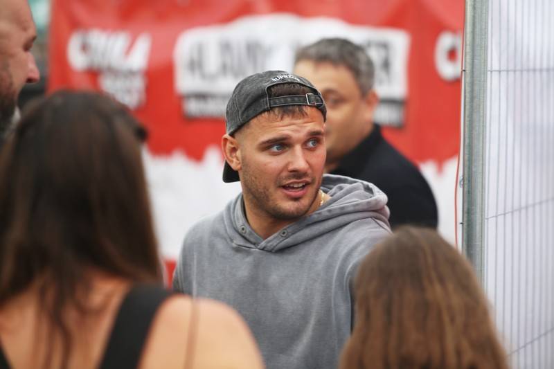 Cibulafest, den první: Zamračeno, ale bez bouřek. Fanoušky rozezpívali Sima, Queenie i Horkýže Slíže