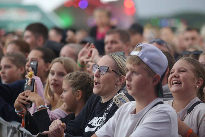 Cibulafest, den první: Zamračeno, ale bez bouřek. Fanoušky rozezpívali Sima, Queenie i Horkýže Slíže