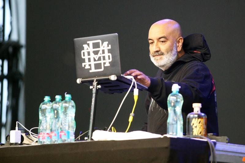 Cibulafest, den první: Zamračeno, ale bez bouřek. Fanoušky rozezpívali Sima, Queenie i Horkýže Slíže