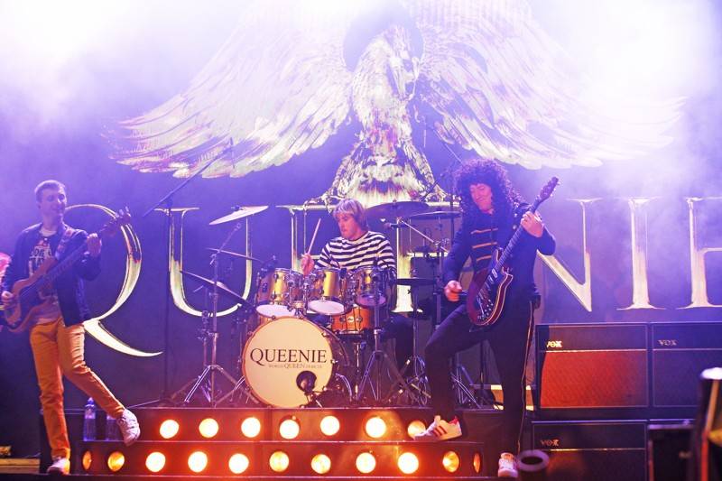 Cibulafest, den první: Zamračeno, ale bez bouřek. Fanoušky rozezpívali Sima, Queenie i Horkýže Slíže