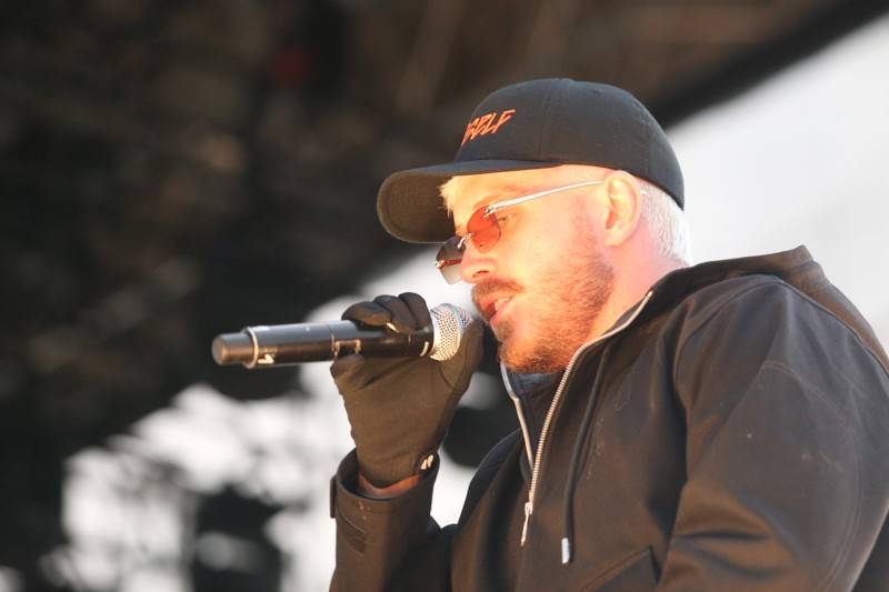 Cibulafest, den první: Zamračeno, ale bez bouřek. Fanoušky rozezpívali Sima, Queenie i Horkýže Slíže