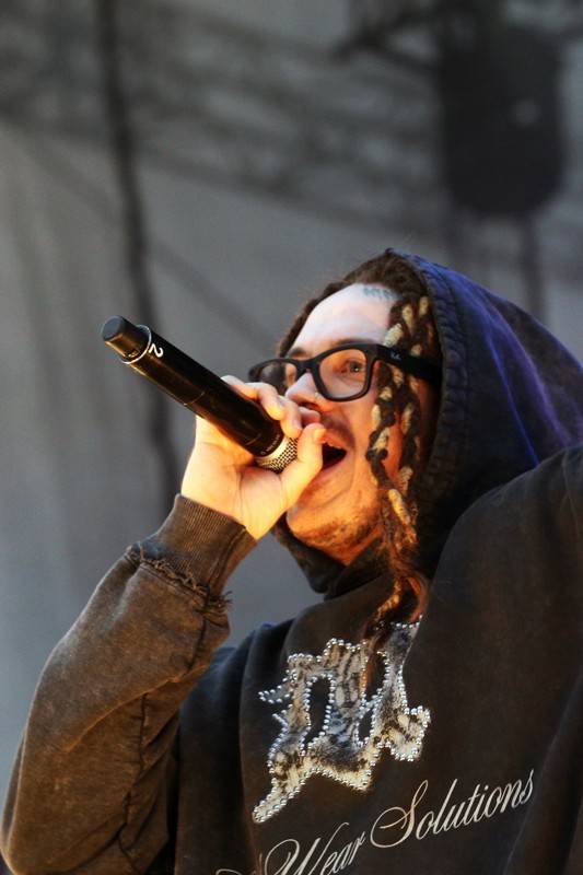 Cibulafest, den první: Zamračeno, ale bez bouřek. Fanoušky rozezpívali Sima, Queenie i Horkýže Slíže