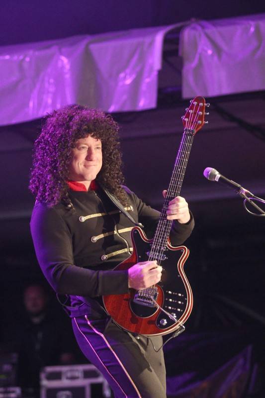 Cibulafest, den první: Zamračeno, ale bez bouřek. Fanoušky rozezpívali Sima, Queenie i Horkýže Slíže