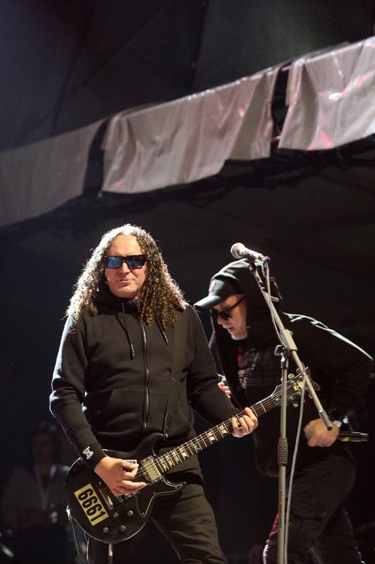 Cibulafest, den první: Zamračeno, ale bez bouřek. Fanoušky rozezpívali Sima, Queenie i Horkýže Slíže