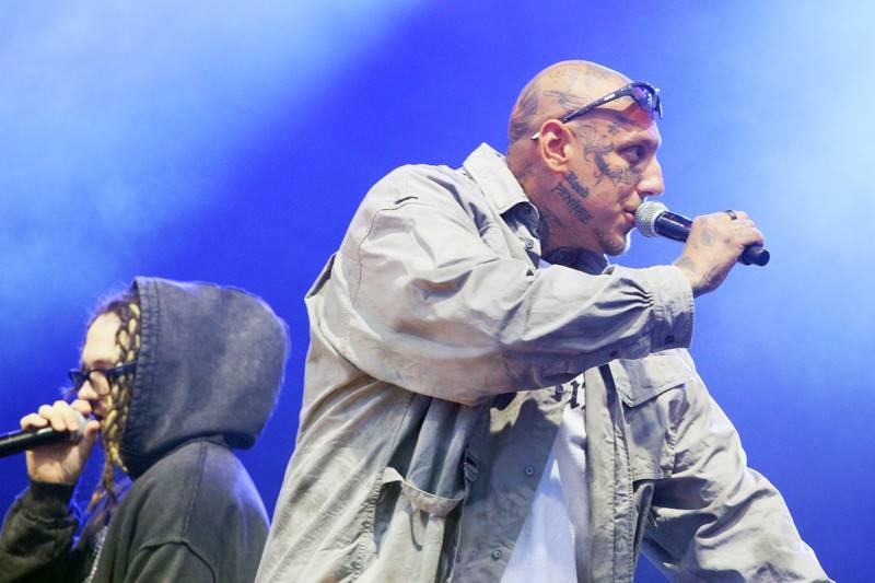 Cibulafest, den první: Zamračeno, ale bez bouřek. Fanoušky rozezpívali Sima, Queenie i Horkýže Slíže