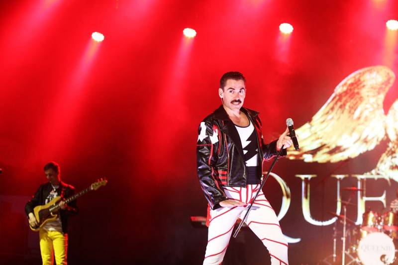 Cibulafest, den první: Zamračeno, ale bez bouřek. Fanoušky rozezpívali Sima, Queenie i Horkýže Slíže