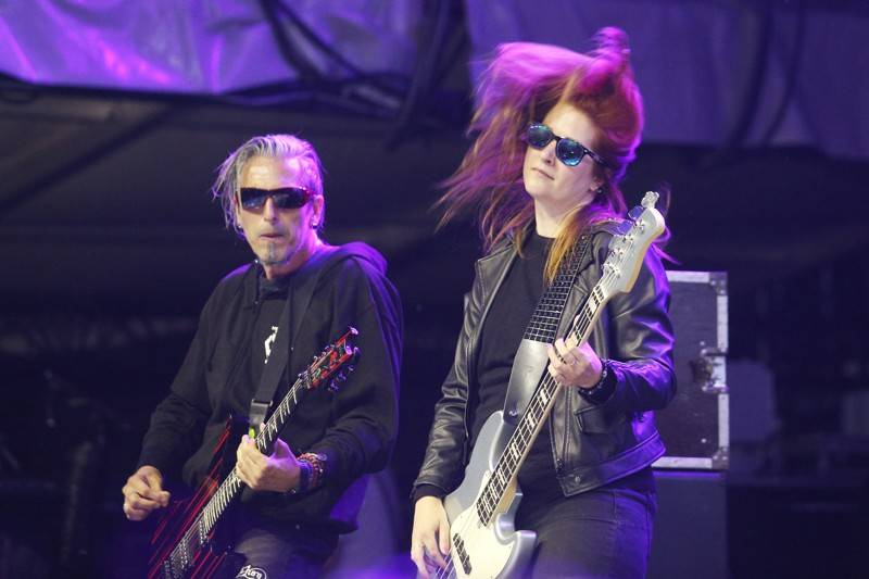 Cibulafest, den první: Zamračeno, ale bez bouřek. Fanoušky rozezpívali Sima, Queenie i Horkýže Slíže