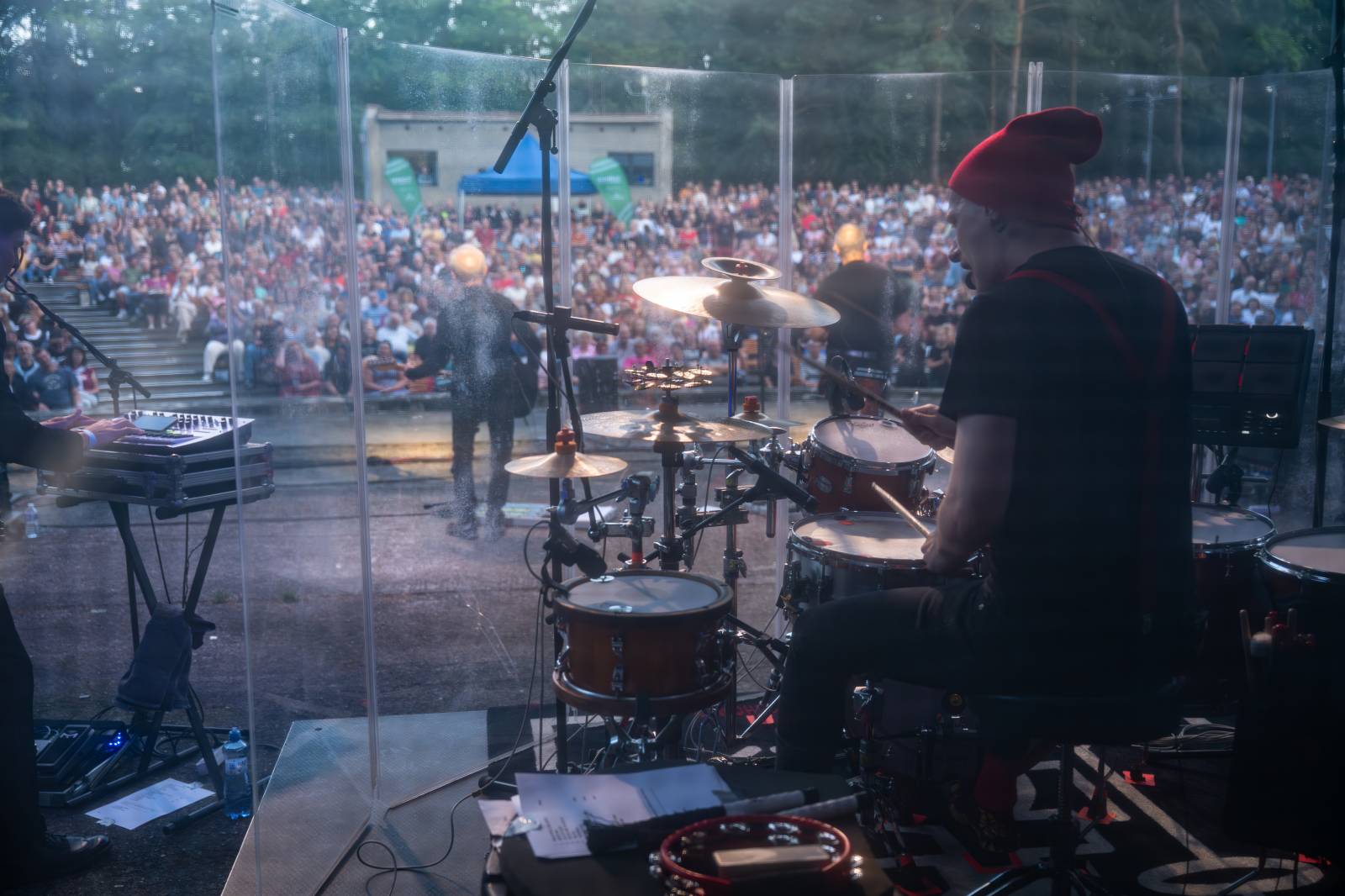 Oblíbené vypalovačky i novinky z aktuálního alba. Čechomor bavil publikum ve Slaném