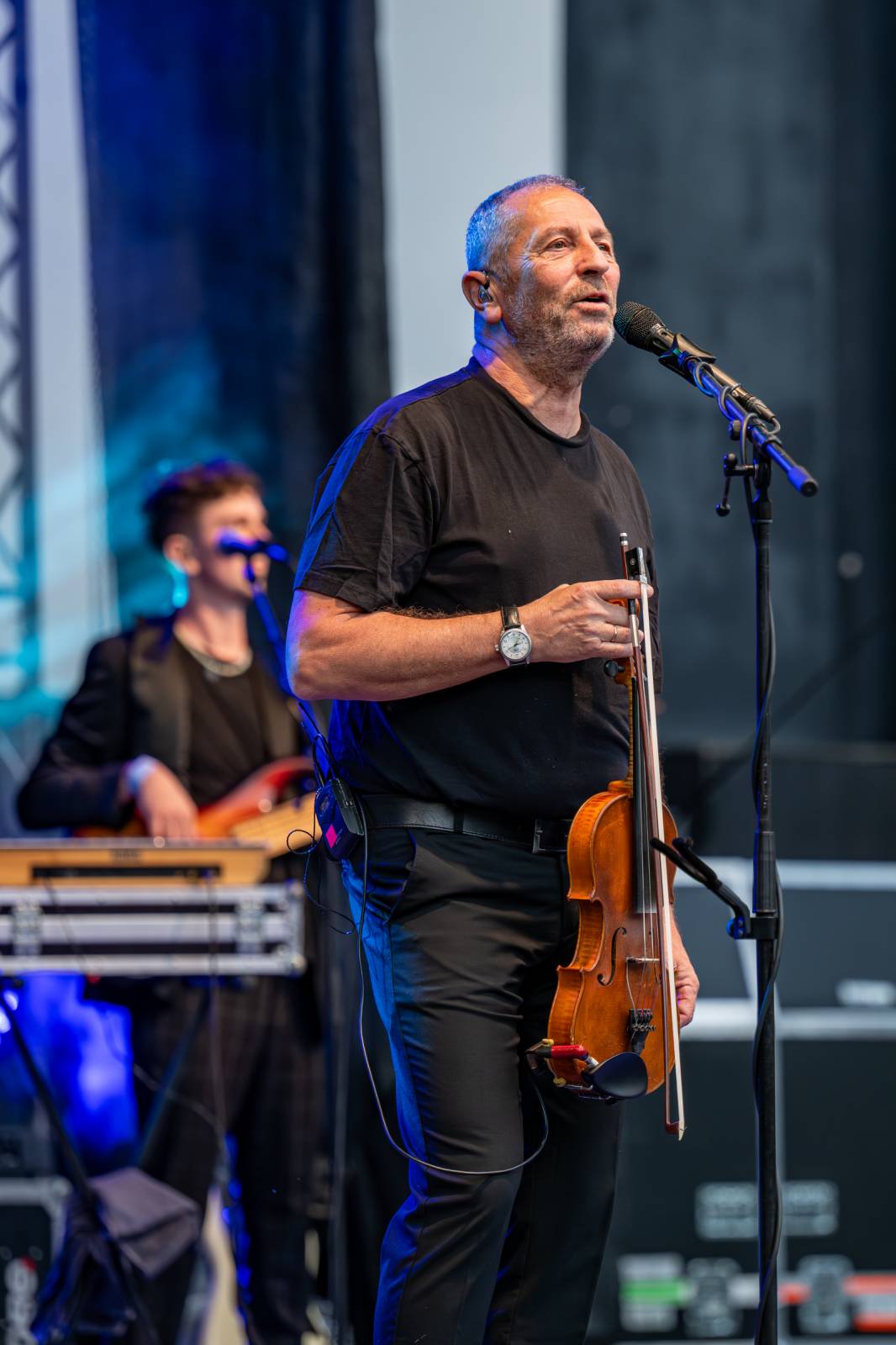 Oblíbené vypalovačky i novinky z aktuálního alba. Čechomor bavil publikum ve Slaném