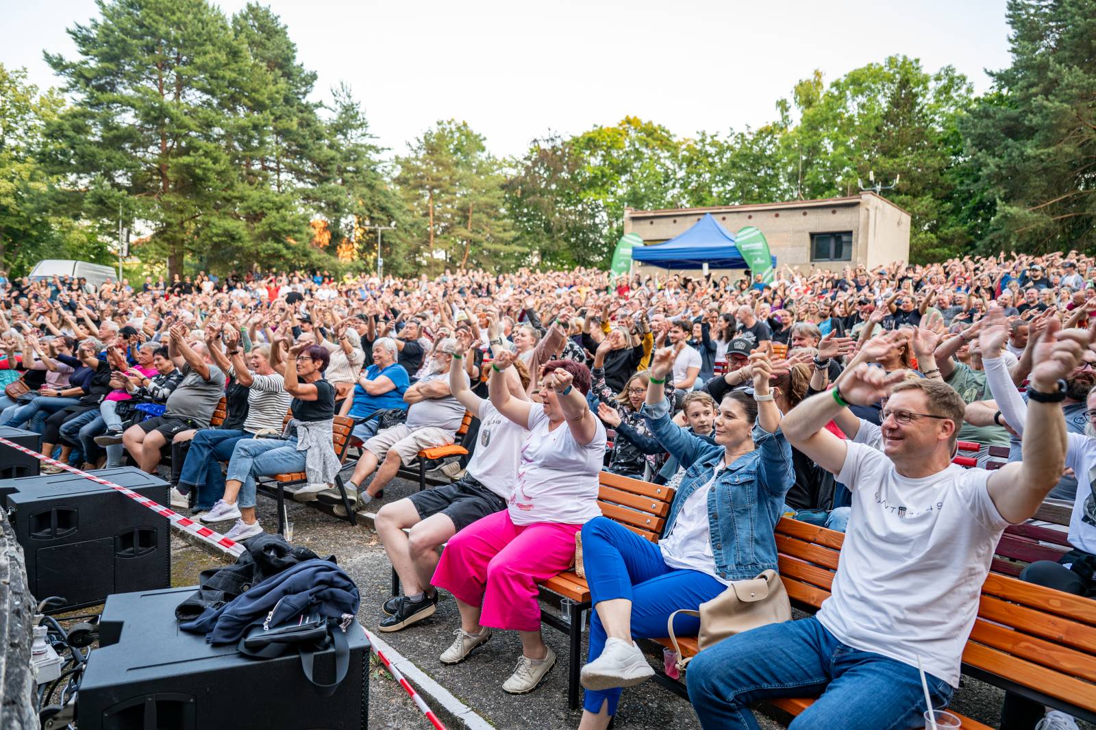 Oblíbené vypalovačky i novinky z aktuálního alba. Čechomor bavil publikum ve Slaném