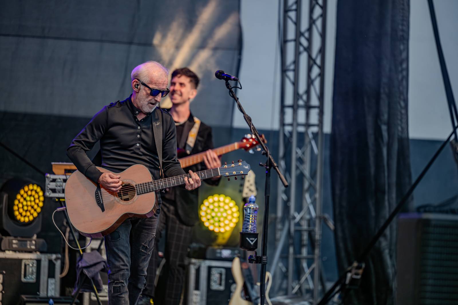 Oblíbené vypalovačky i novinky z aktuálního alba. Čechomor bavil publikum ve Slaném