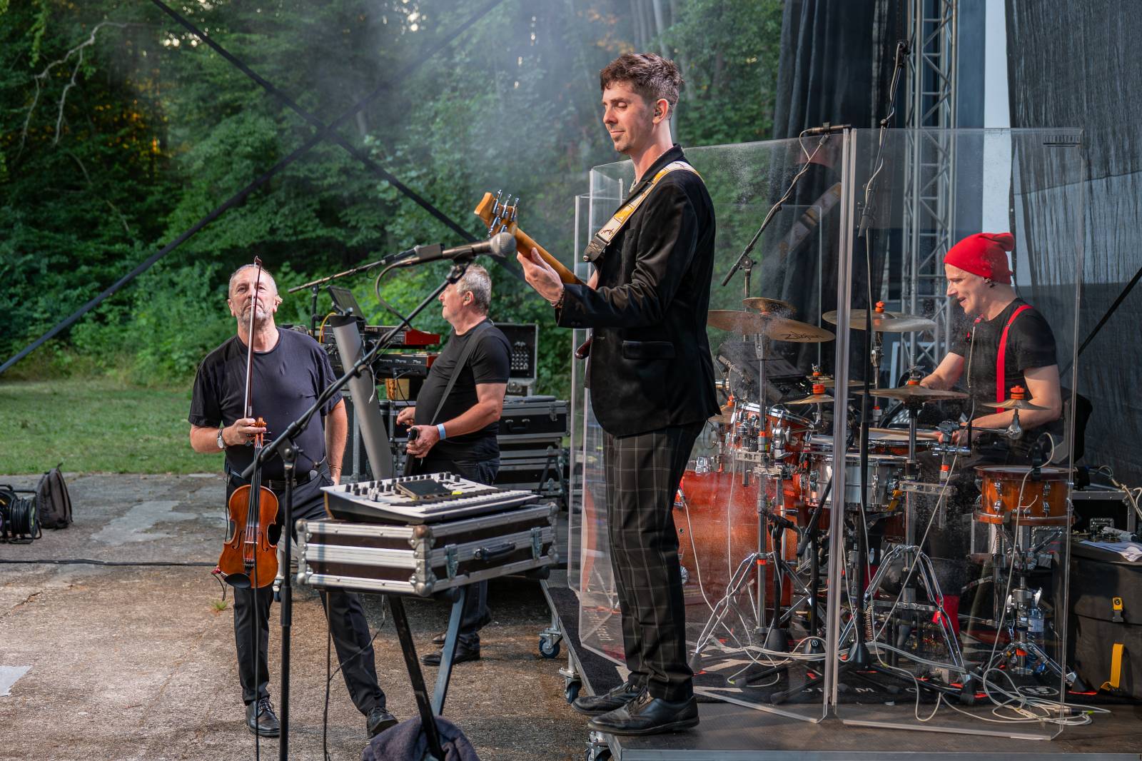 Oblíbené vypalovačky i novinky z aktuálního alba. Čechomor bavil publikum ve Slaném