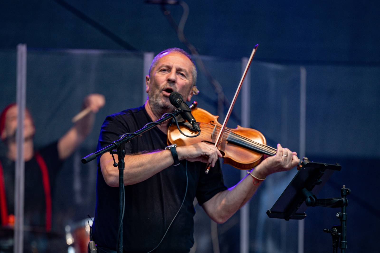 Oblíbené vypalovačky i novinky z aktuálního alba. Čechomor bavil publikum ve Slaném