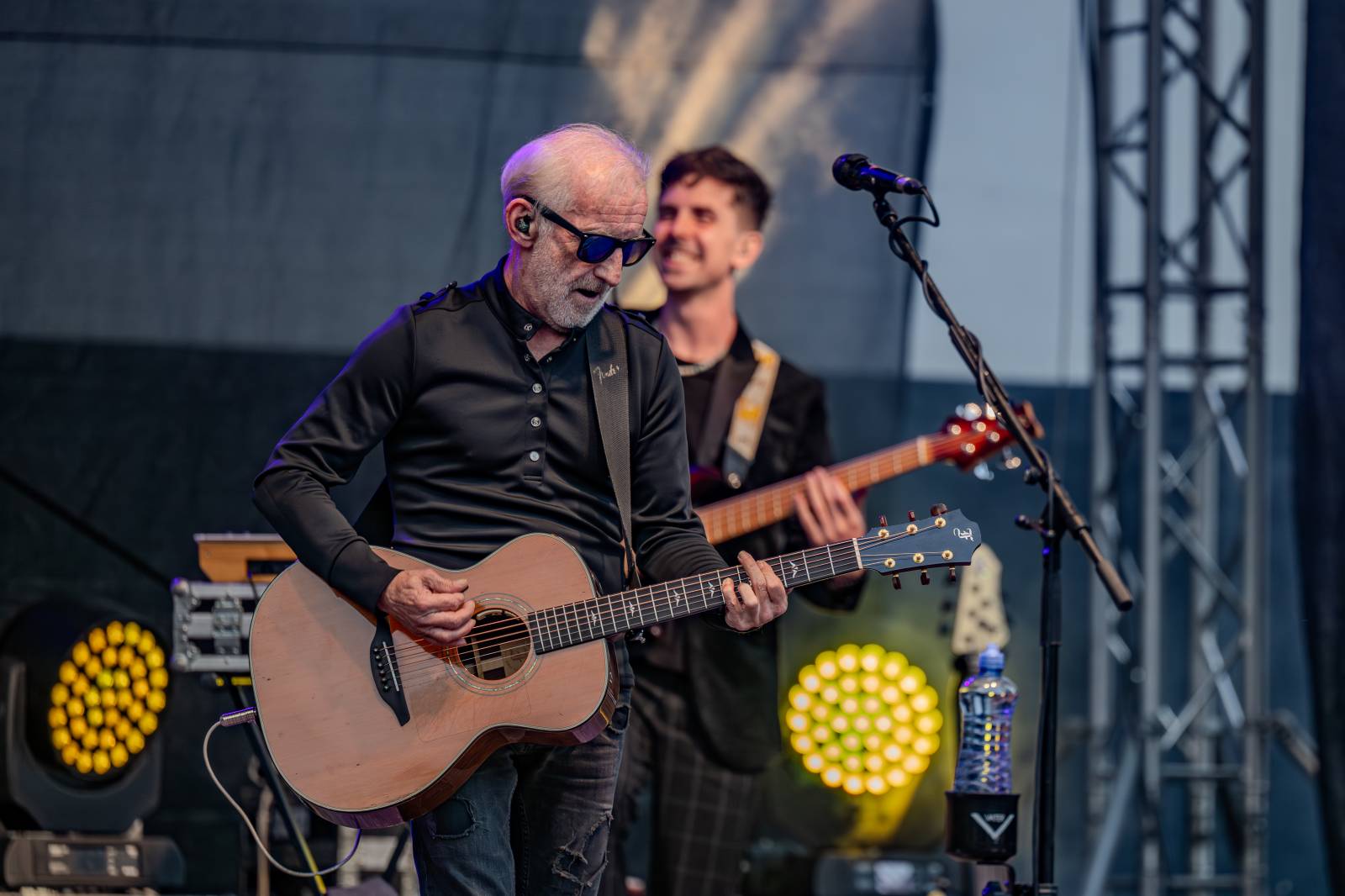 Oblíbené vypalovačky i novinky z aktuálního alba. Čechomor bavil publikum ve Slaném