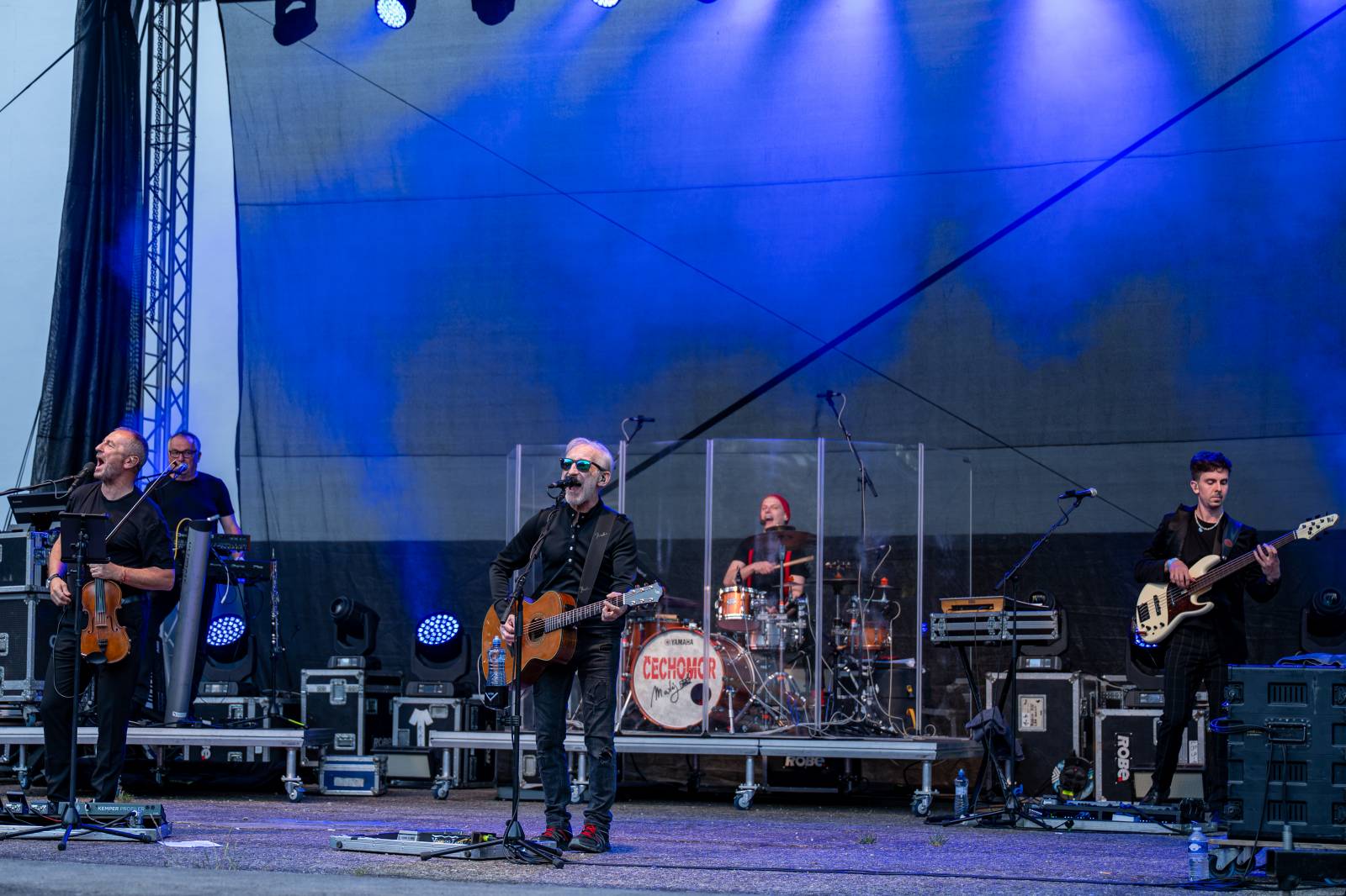 Oblíbené vypalovačky i novinky z aktuálního alba. Čechomor bavil publikum ve Slaném