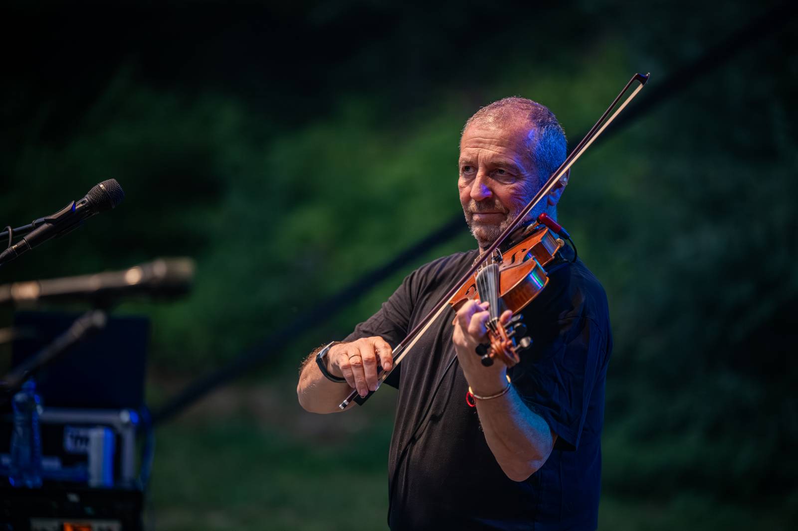 Oblíbené vypalovačky i novinky z aktuálního alba. Čechomor bavil publikum ve Slaném