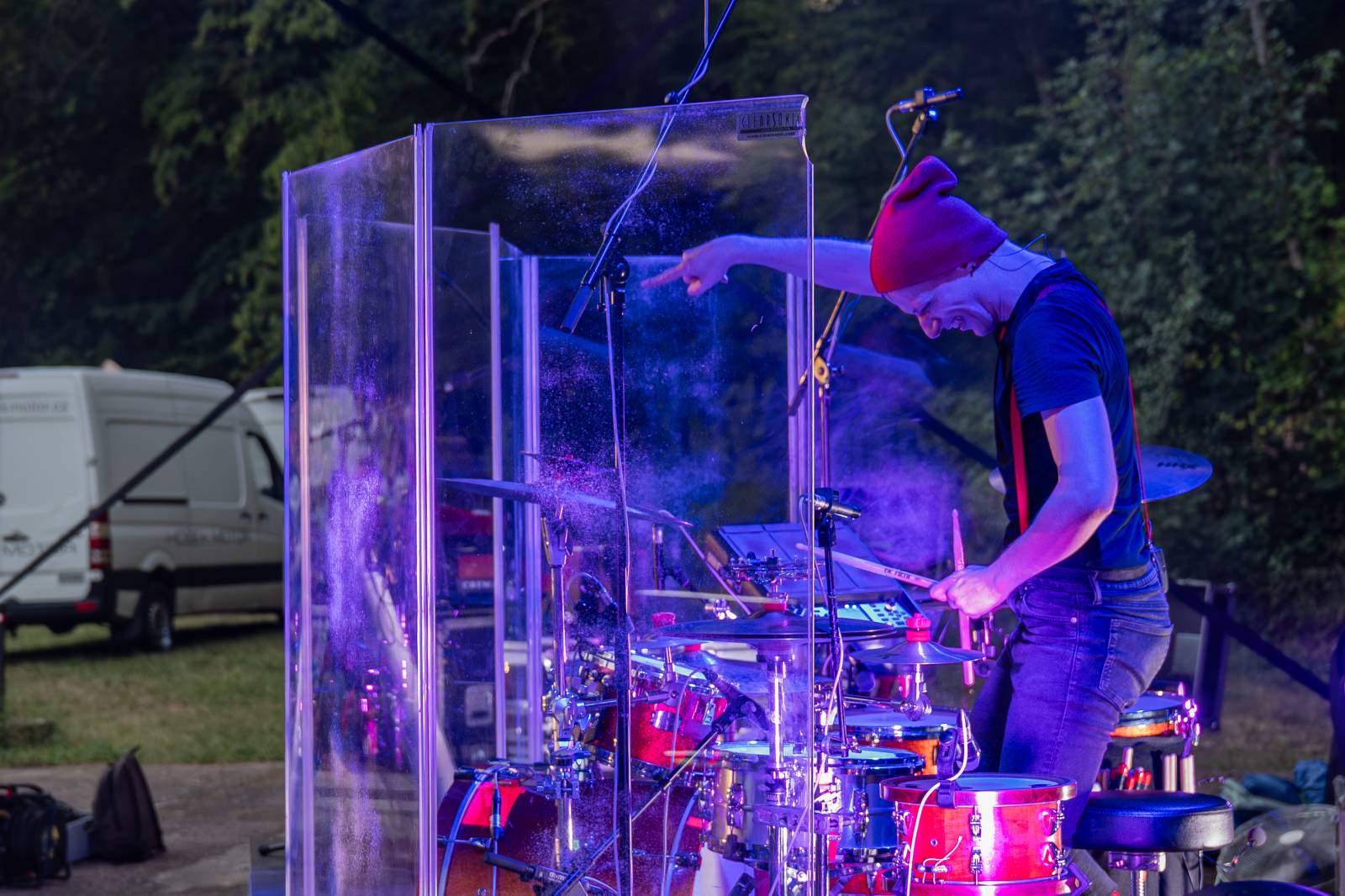 Oblíbené vypalovačky i novinky z aktuálního alba. Čechomor bavil publikum ve Slaném