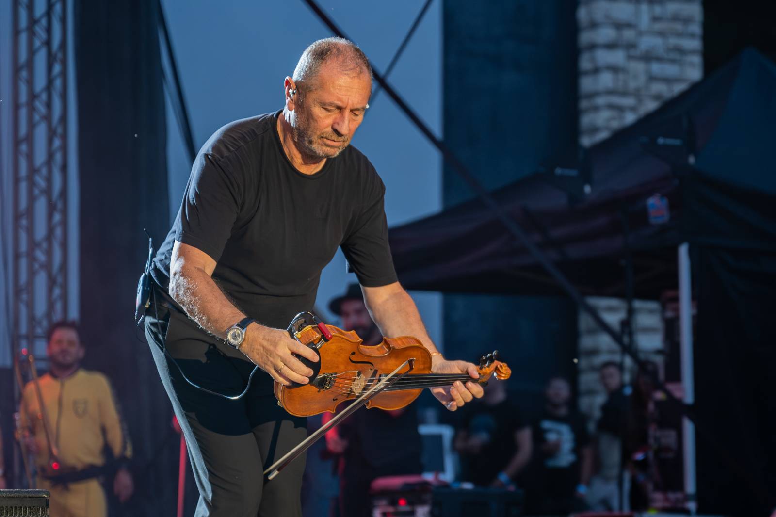 Oblíbené vypalovačky i novinky z aktuálního alba. Čechomor bavil publikum ve Slaném