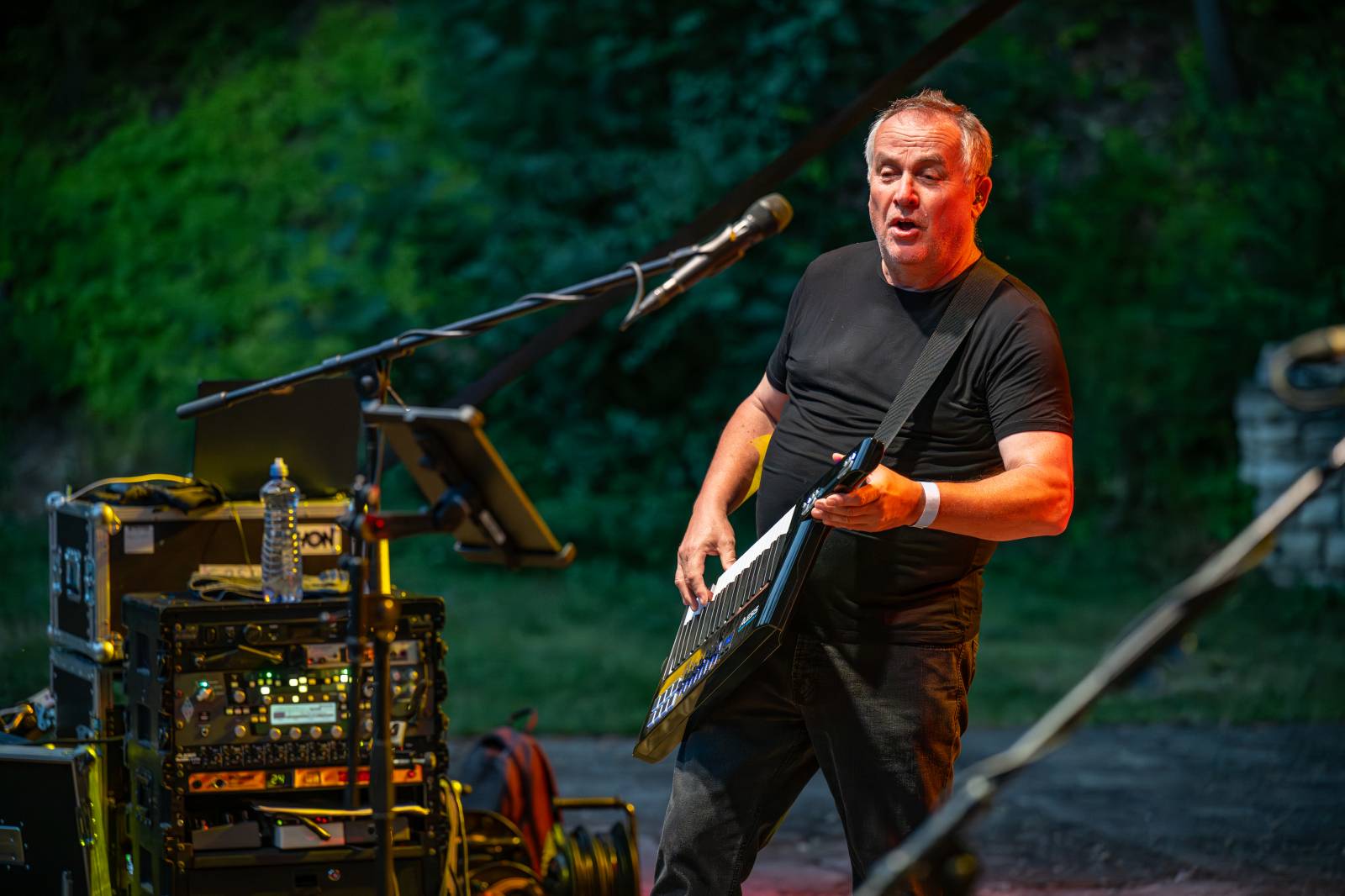 Oblíbené vypalovačky i novinky z aktuálního alba. Čechomor bavil publikum ve Slaném