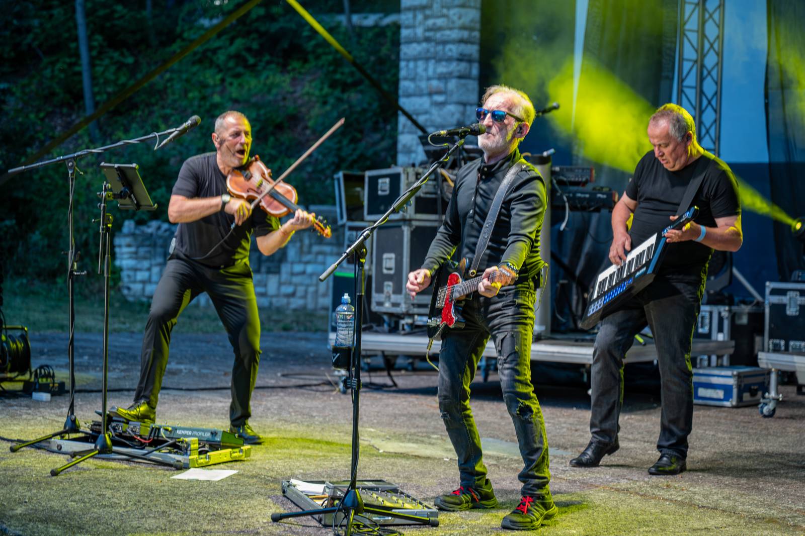 Oblíbené vypalovačky i novinky z aktuálního alba. Čechomor bavil publikum ve Slaném