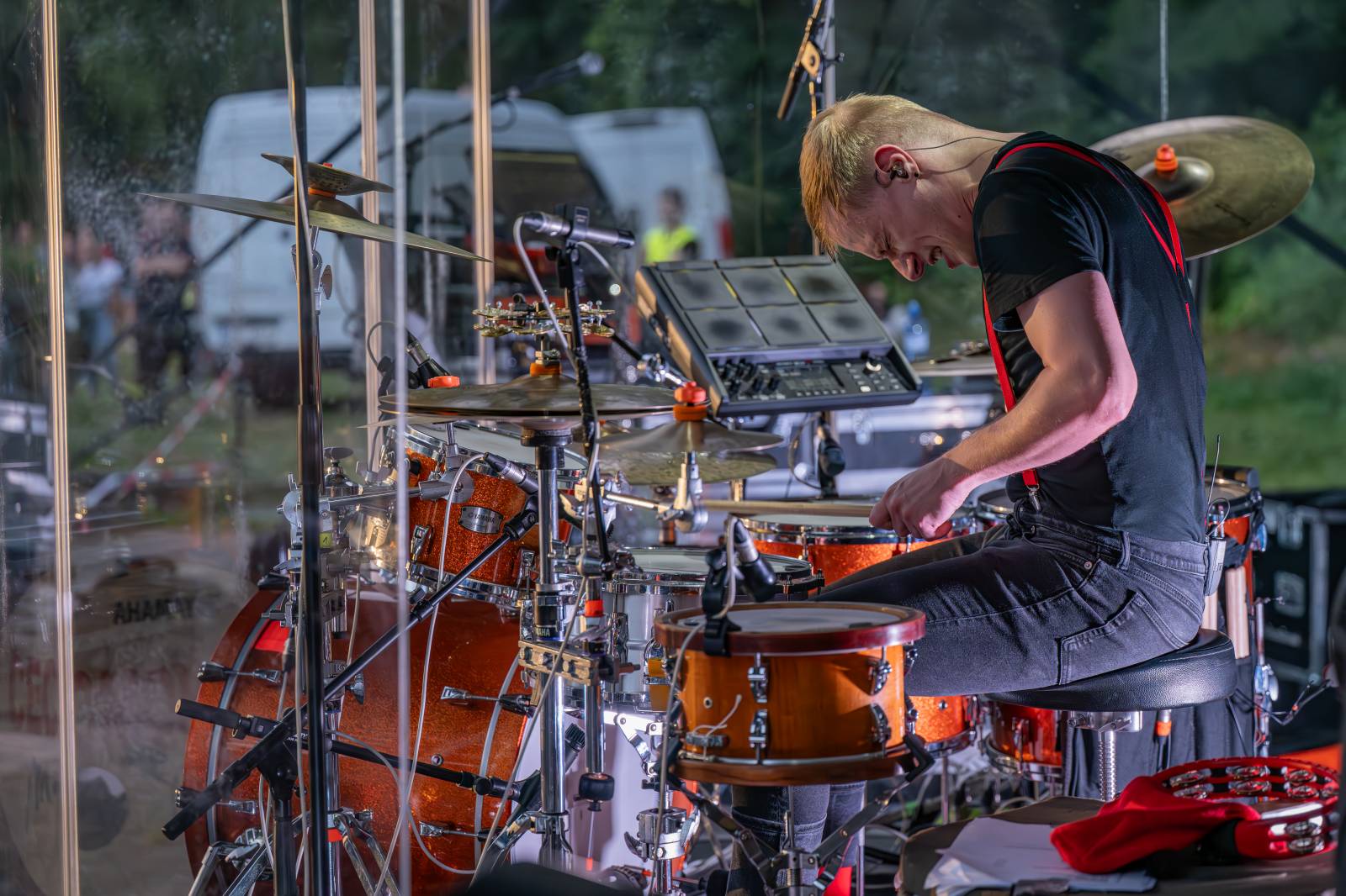 Oblíbené vypalovačky i novinky z aktuálního alba. Čechomor bavil publikum ve Slaném