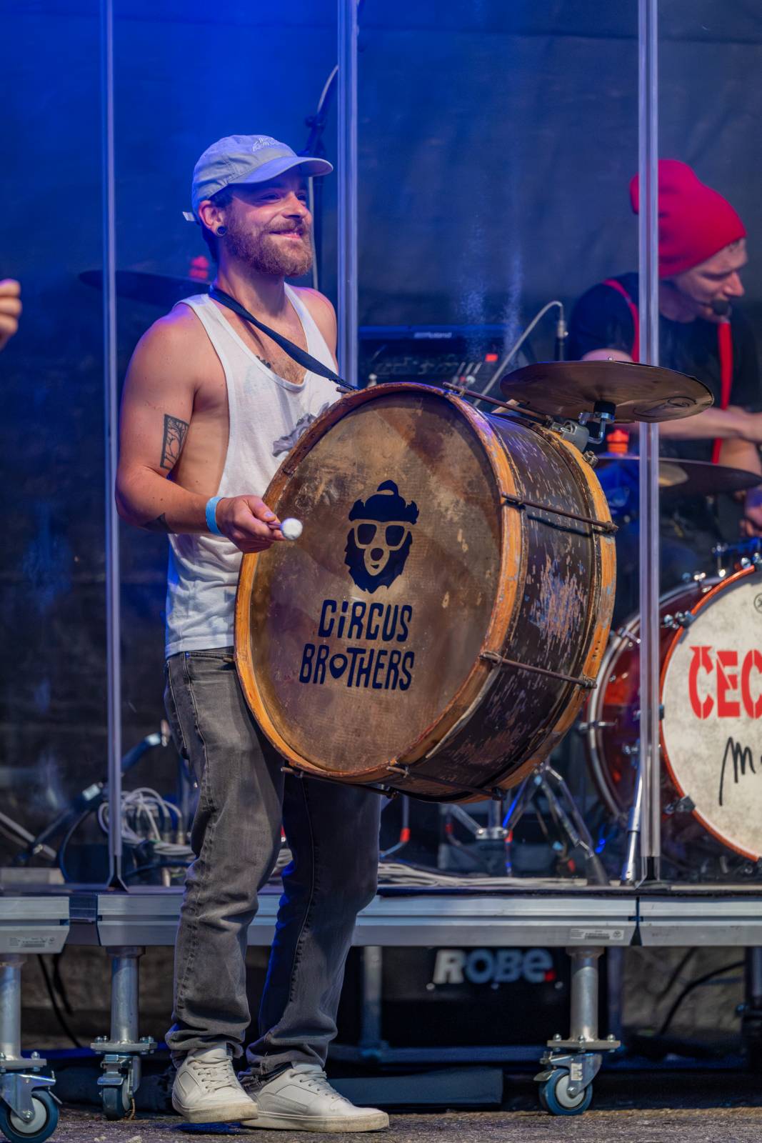 Oblíbené vypalovačky i novinky z aktuálního alba. Čechomor bavil publikum ve Slaném