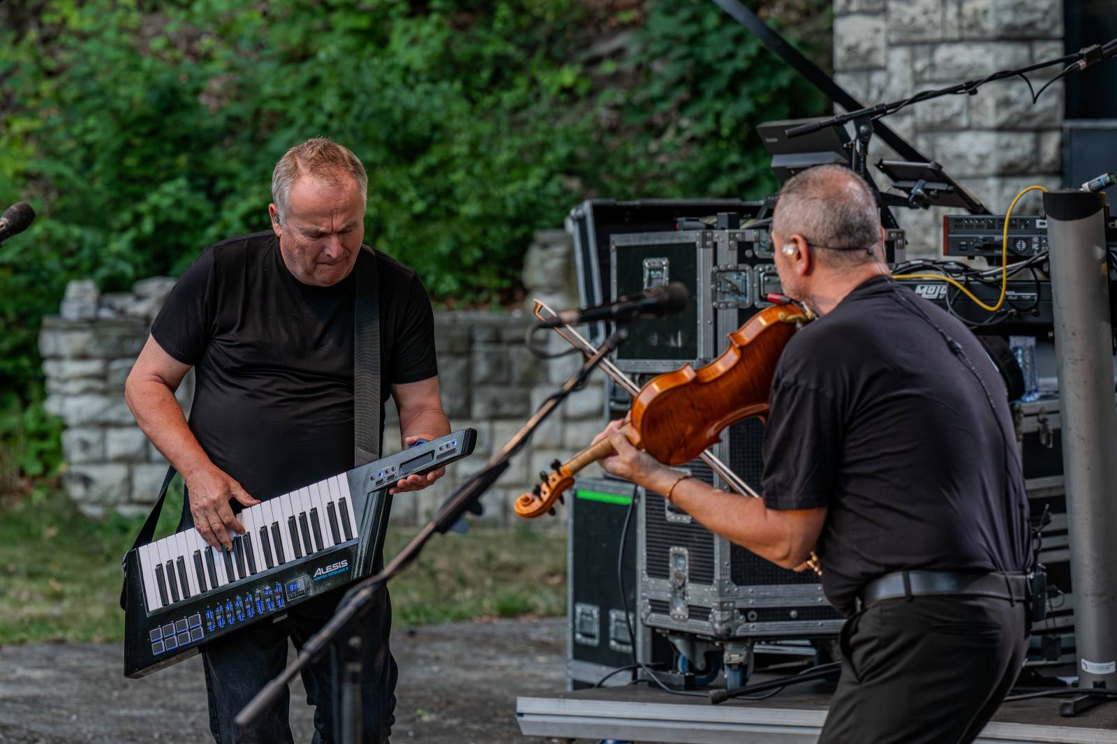Oblíbené vypalovačky i novinky z aktuálního alba. Čechomor bavil publikum ve Slaném