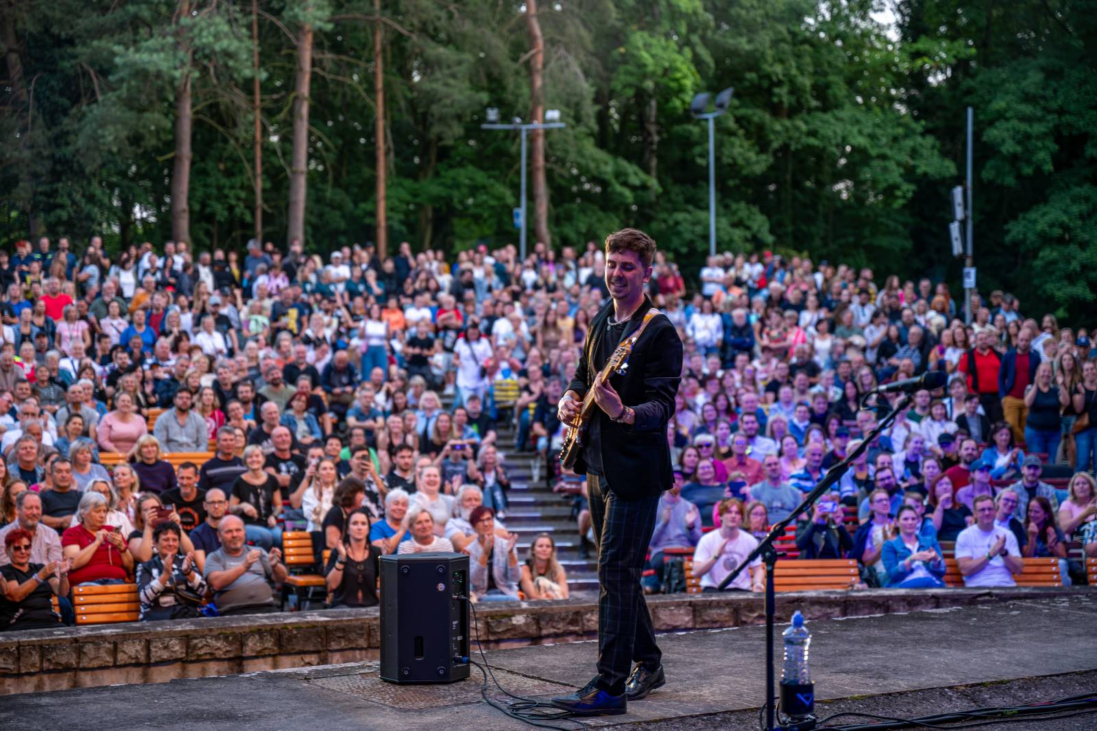 Oblíbené vypalovačky i novinky z aktuálního alba. Čechomor bavil publikum ve Slaném