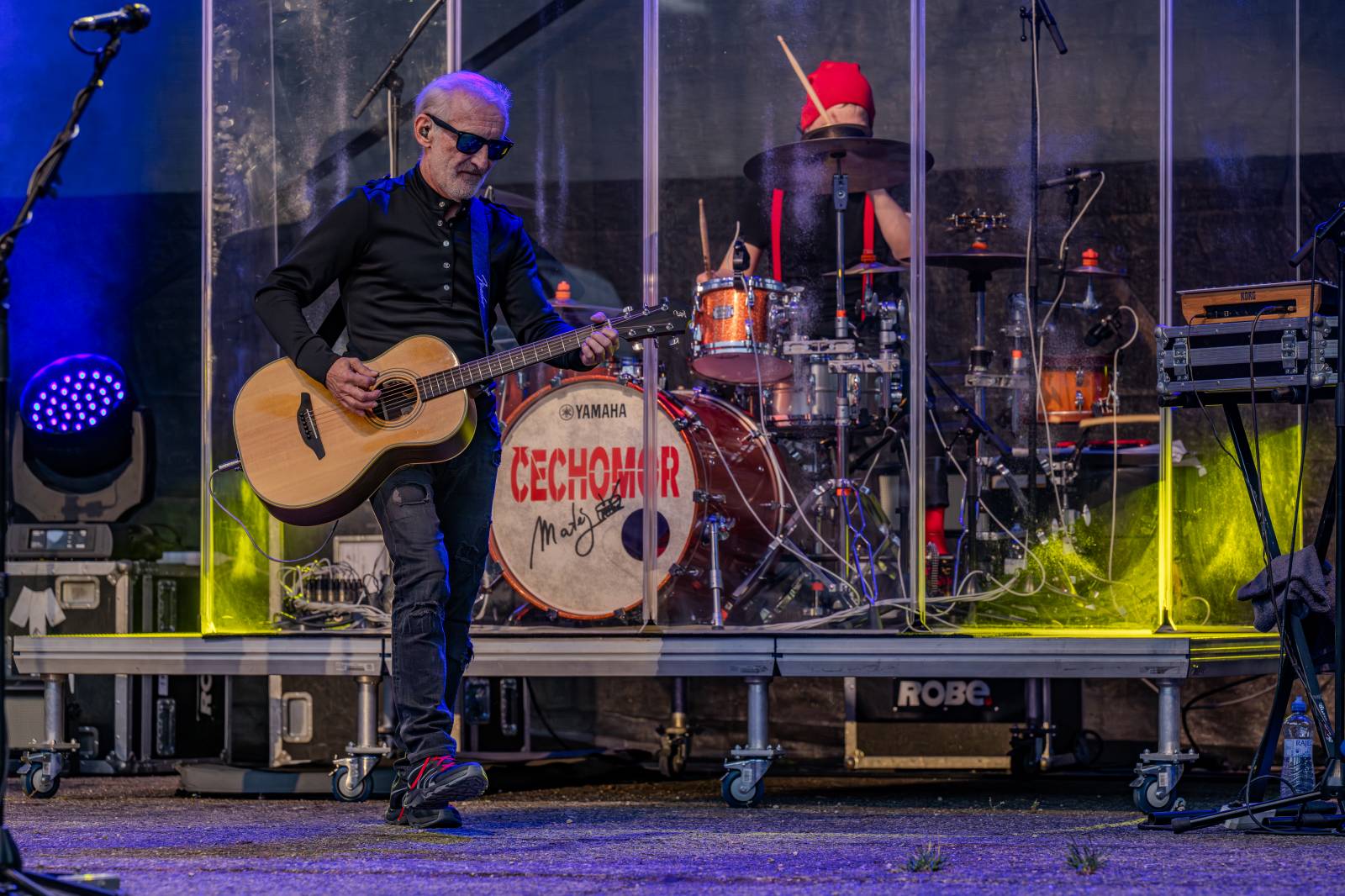 Oblíbené vypalovačky i novinky z aktuálního alba. Čechomor bavil publikum ve Slaném