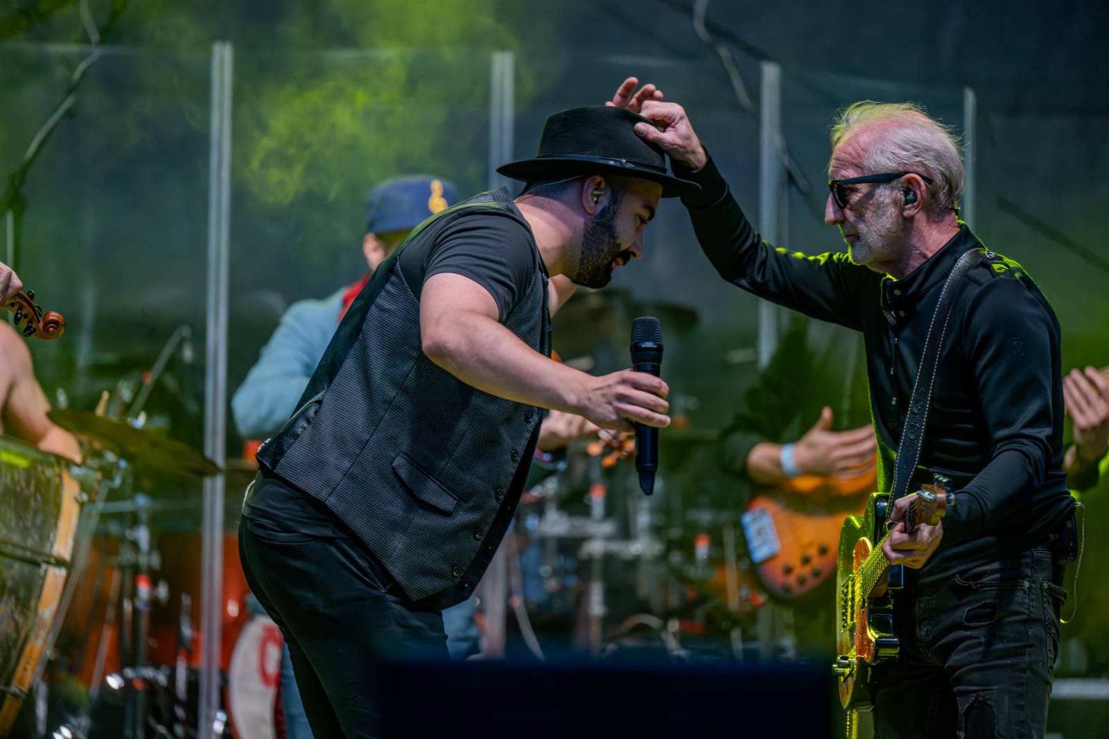 Oblíbené vypalovačky i novinky z aktuálního alba. Čechomor bavil publikum ve Slaném