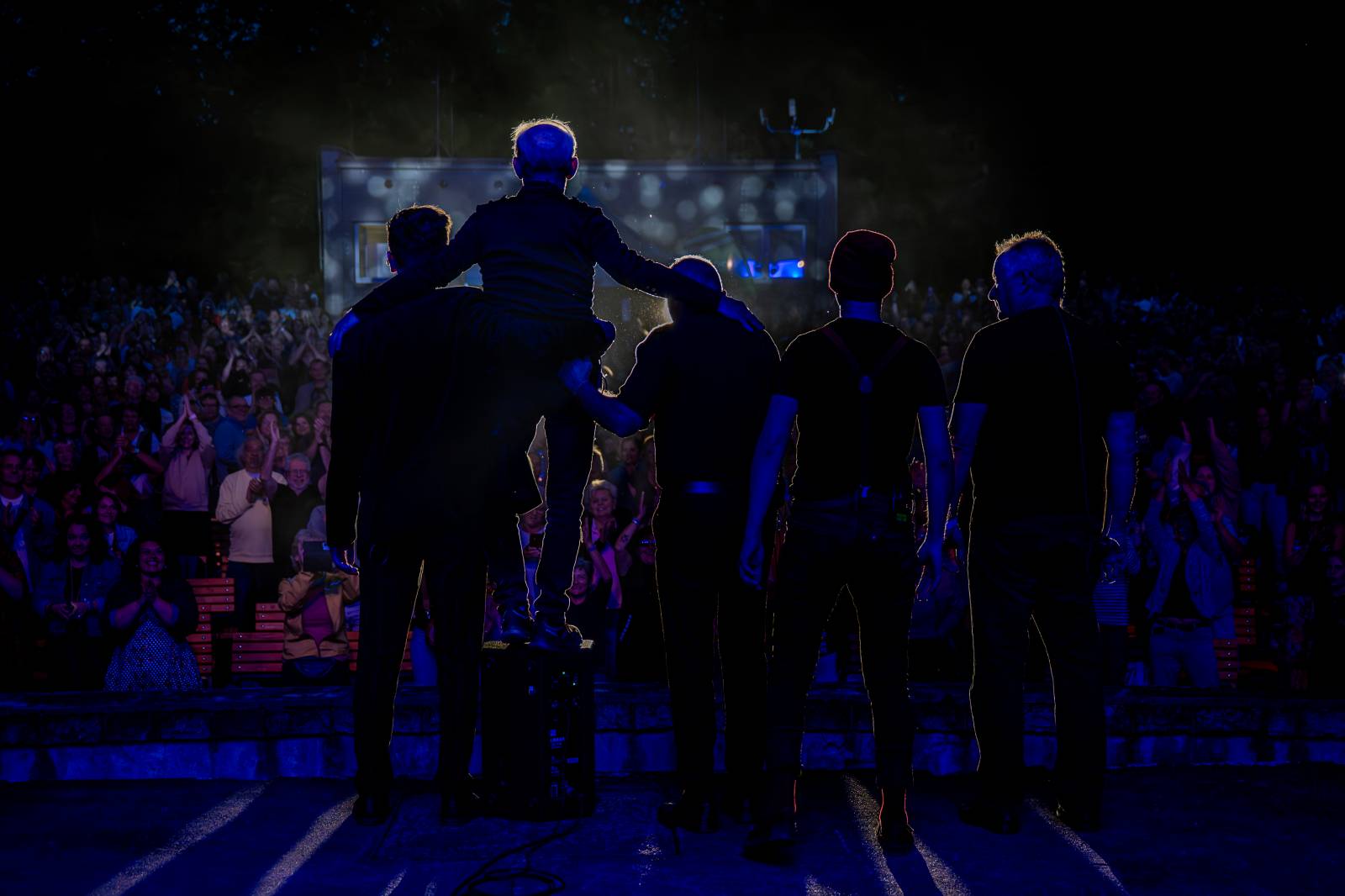 Oblíbené vypalovačky i novinky z aktuálního alba. Čechomor bavil publikum ve Slaném