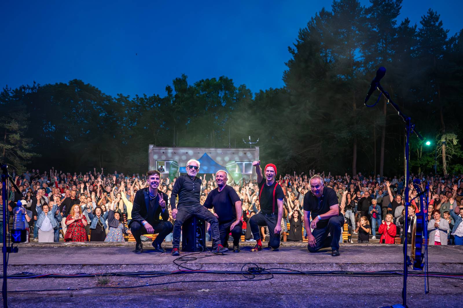 Oblíbené vypalovačky i novinky z aktuálního alba. Čechomor bavil publikum ve Slaném