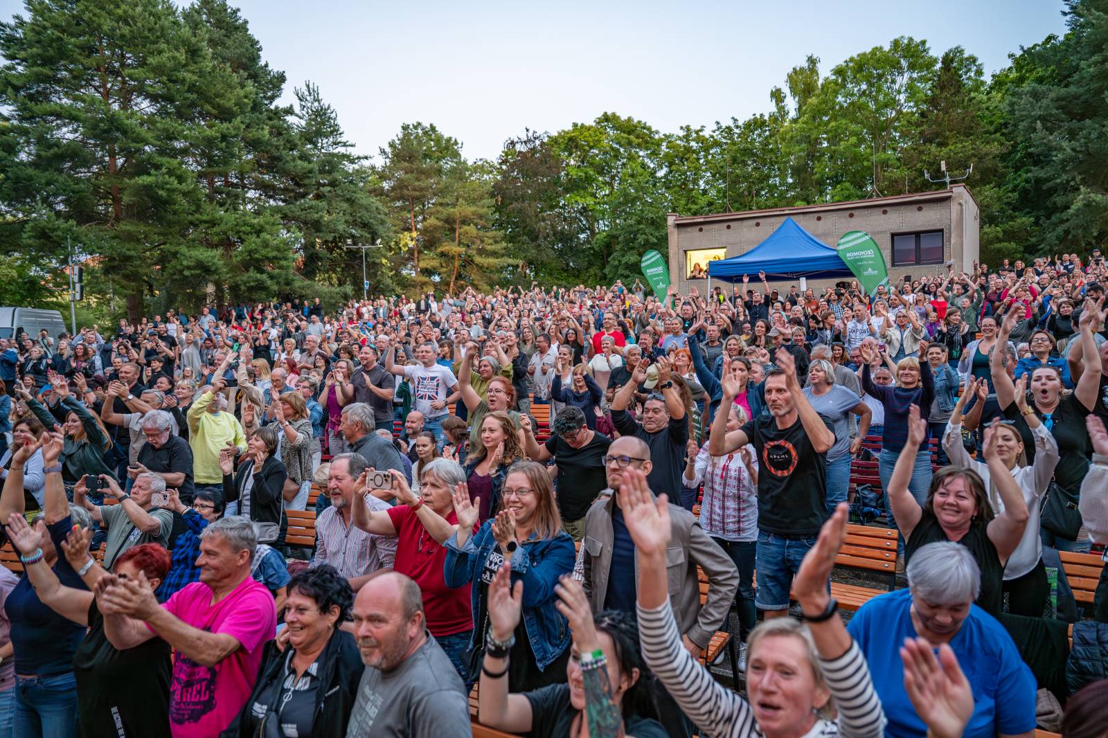 Oblíbené vypalovačky i novinky z aktuálního alba. Čechomor bavil publikum ve Slaném