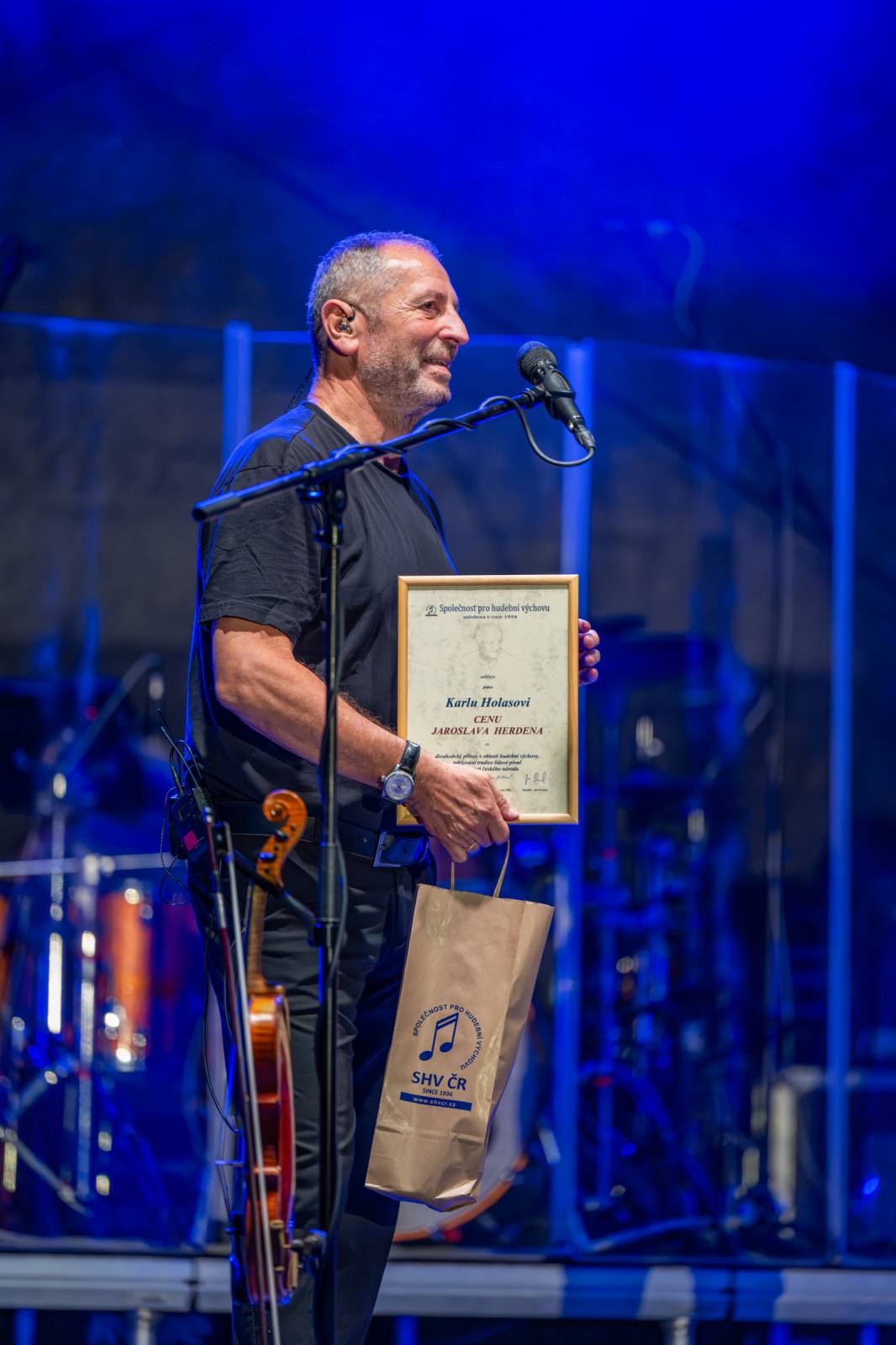 Oblíbené vypalovačky i novinky z aktuálního alba. Čechomor bavil publikum ve Slaném