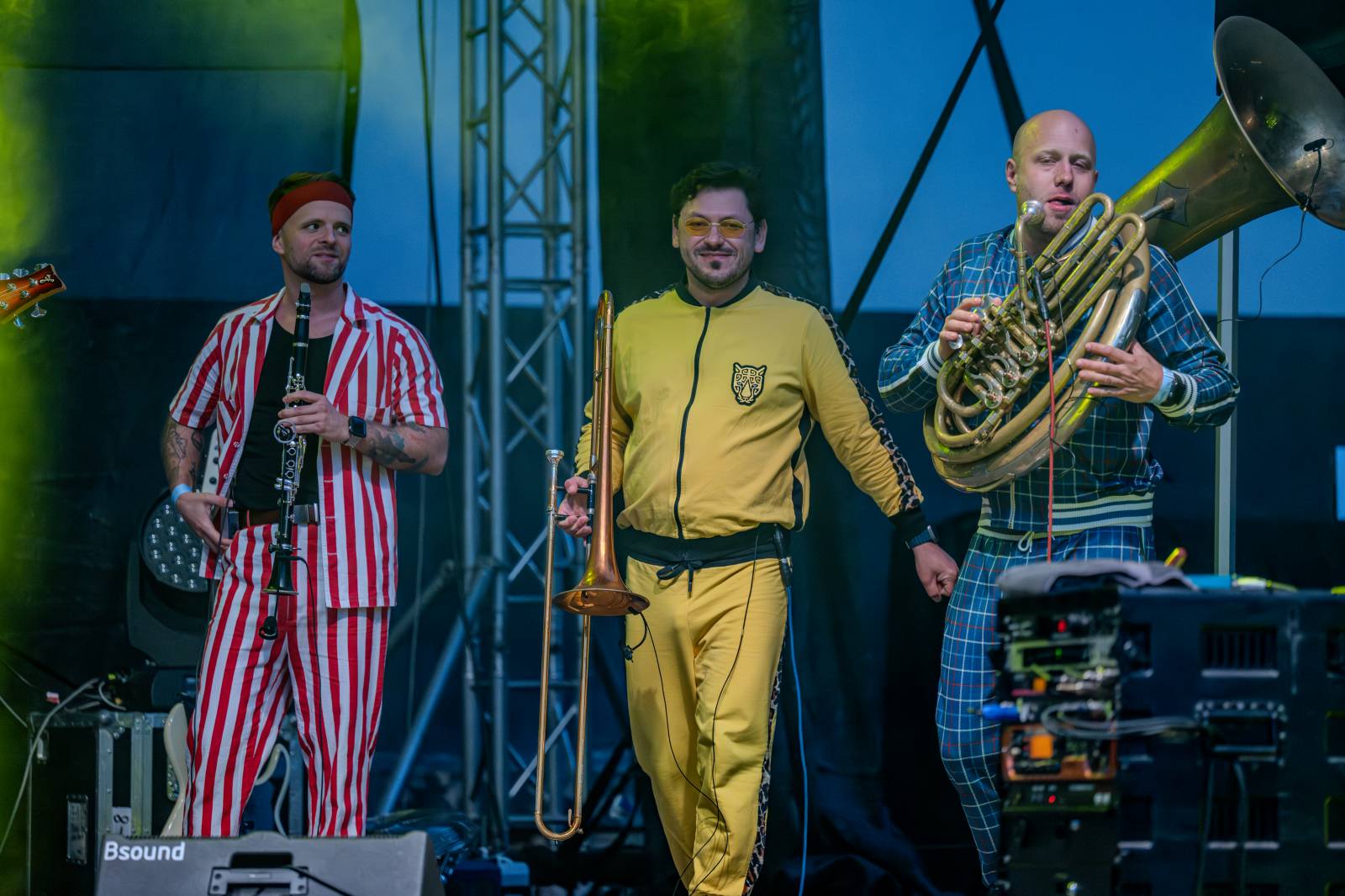 Oblíbené vypalovačky i novinky z aktuálního alba. Čechomor bavil publikum ve Slaném