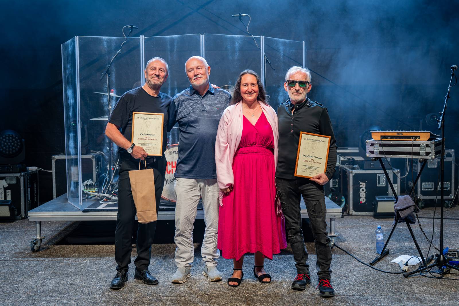 Oblíbené vypalovačky i novinky z aktuálního alba. Čechomor bavil publikum ve Slaném