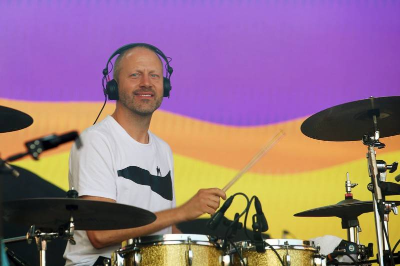 Cibulafest, den druhý: Tomáš Klus na pouti publikem a ohnivé show Kabátu a Škworu