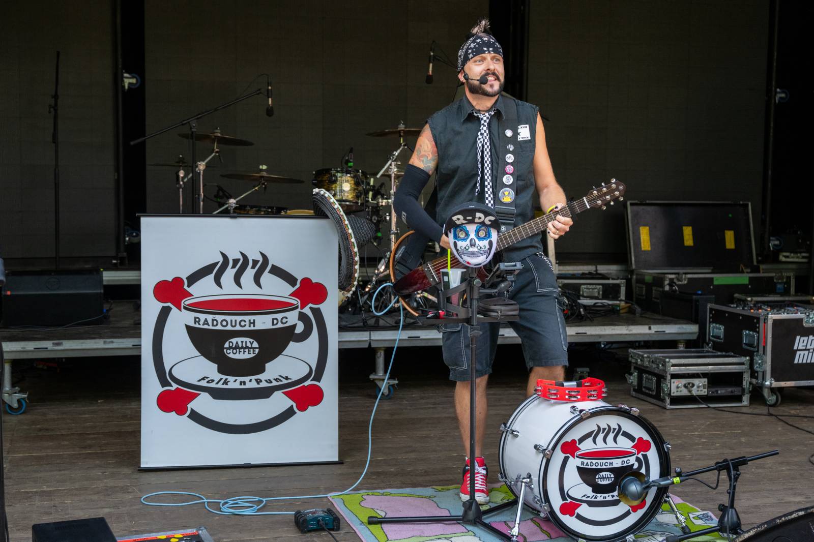 Tři sestry řádily ve vyprodaném lesním divadle v Řevnicích