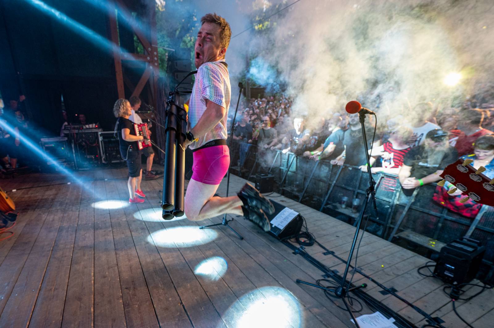 Tři sestry řádily ve vyprodaném lesním divadle v Řevnicích