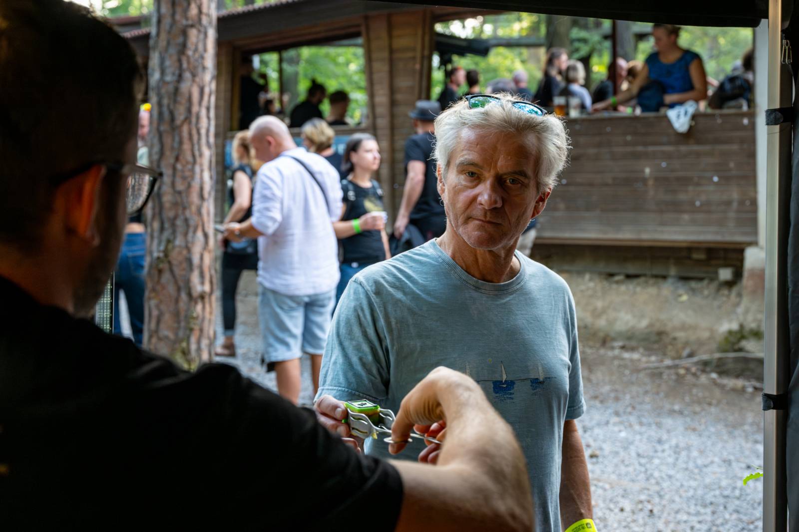 Tři sestry řádily ve vyprodaném lesním divadle v Řevnicích