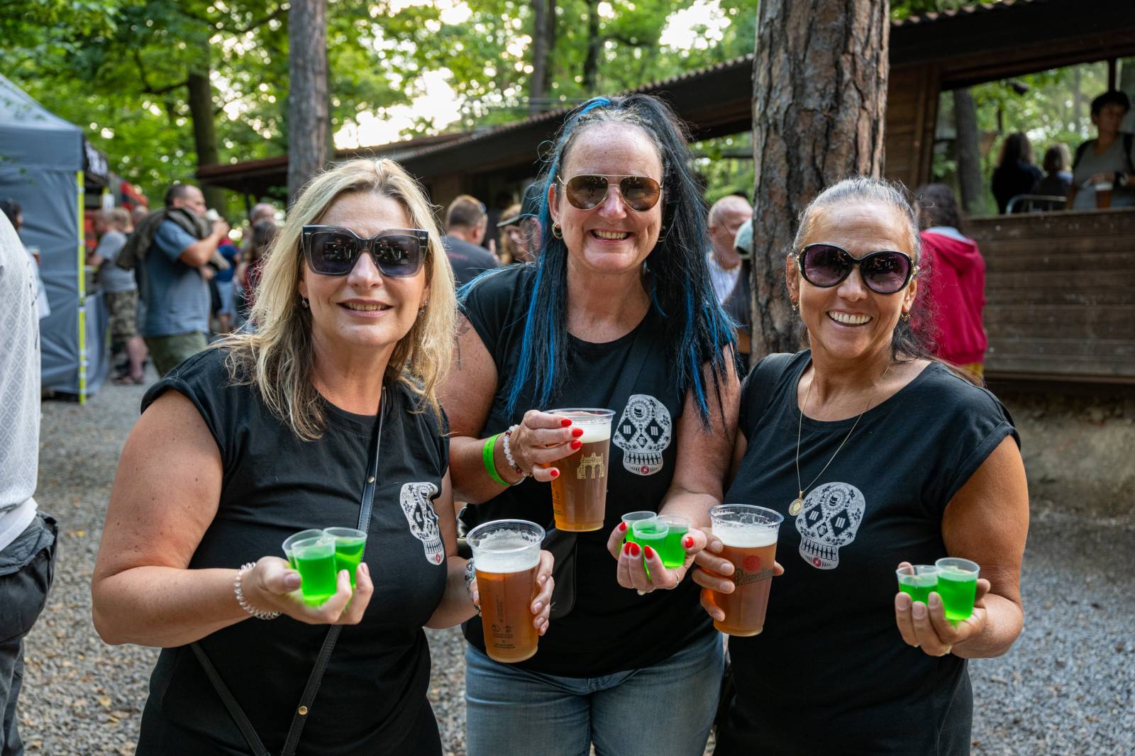 Tři sestry řádily ve vyprodaném lesním divadle v Řevnicích