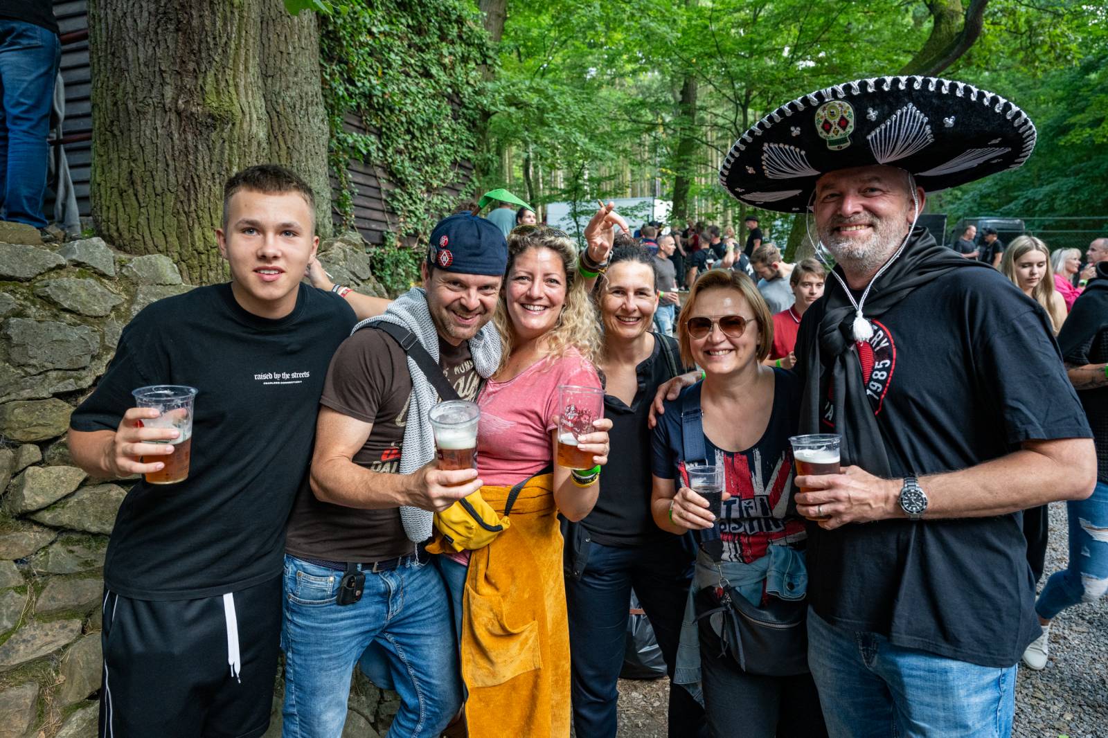 Tři sestry řádily ve vyprodaném lesním divadle v Řevnicích
