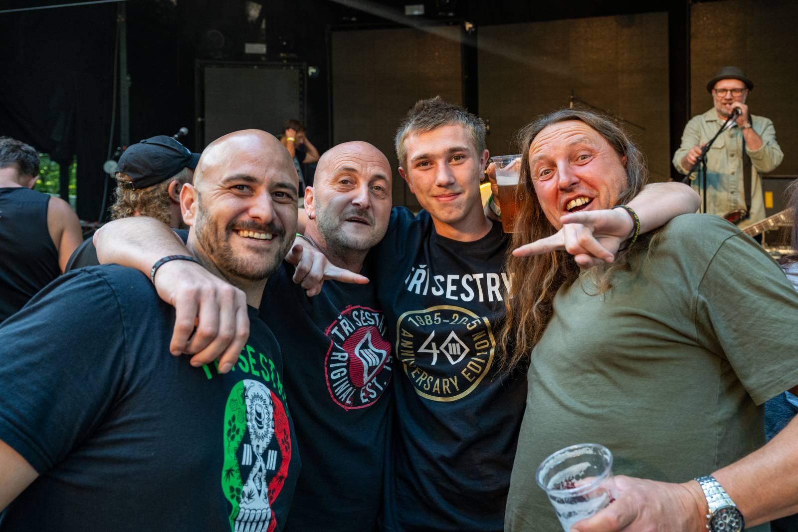 Tři sestry řádily ve vyprodaném lesním divadle v Řevnicích