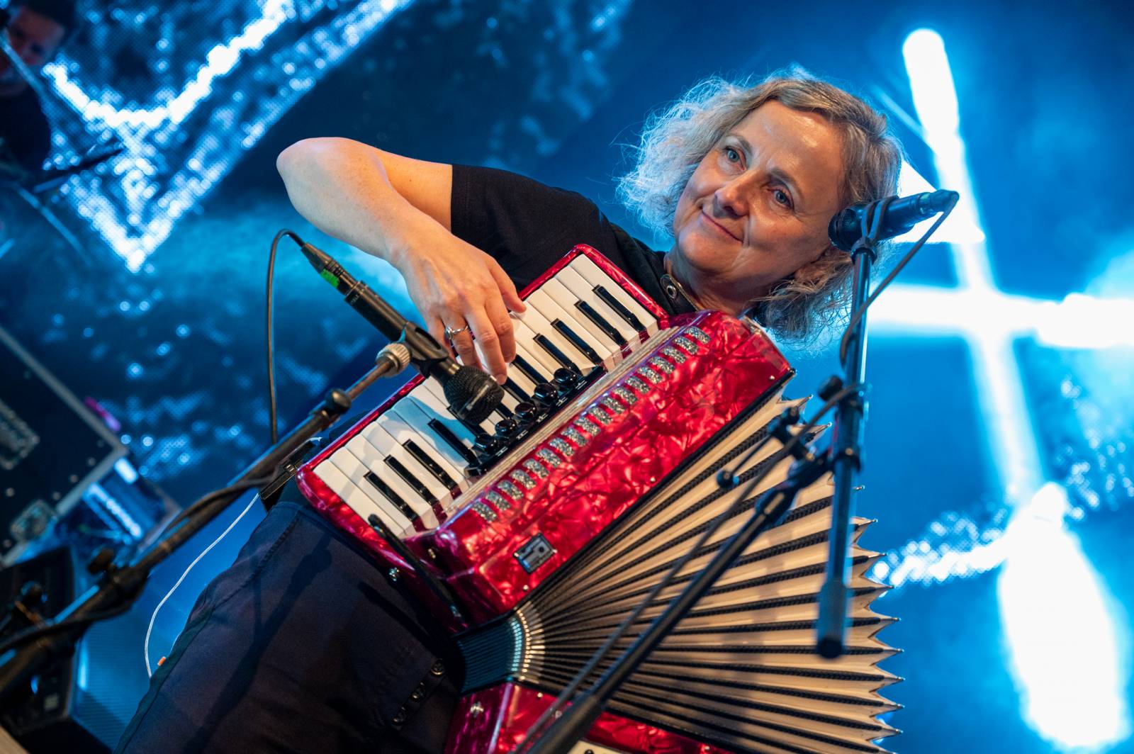 Tři sestry řádily ve vyprodaném lesním divadle v Řevnicích