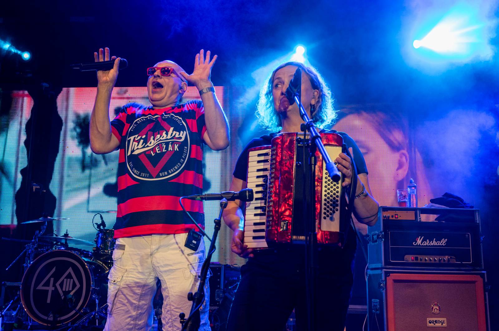 Tři sestry řádily ve vyprodaném lesním divadle v Řevnicích