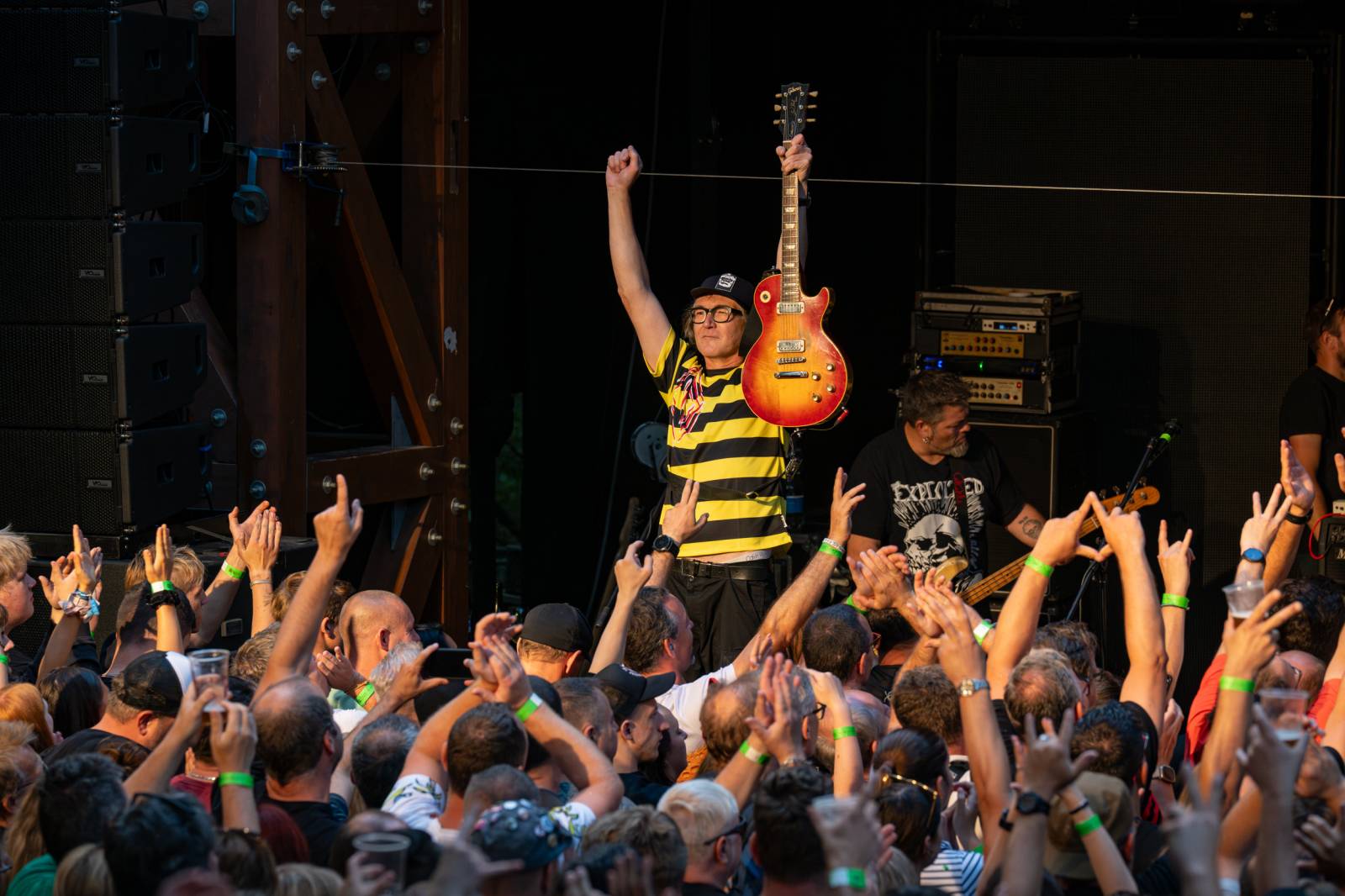 Tři sestry řádily ve vyprodaném lesním divadle v Řevnicích