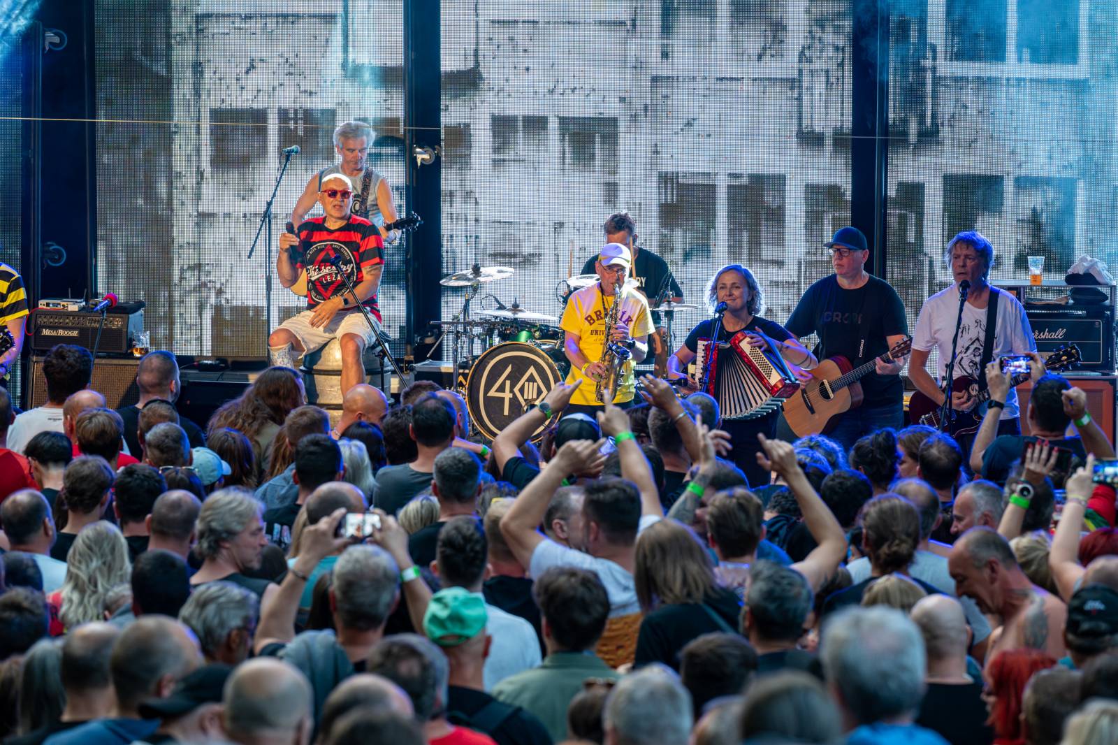 Tři sestry řádily ve vyprodaném lesním divadle v Řevnicích