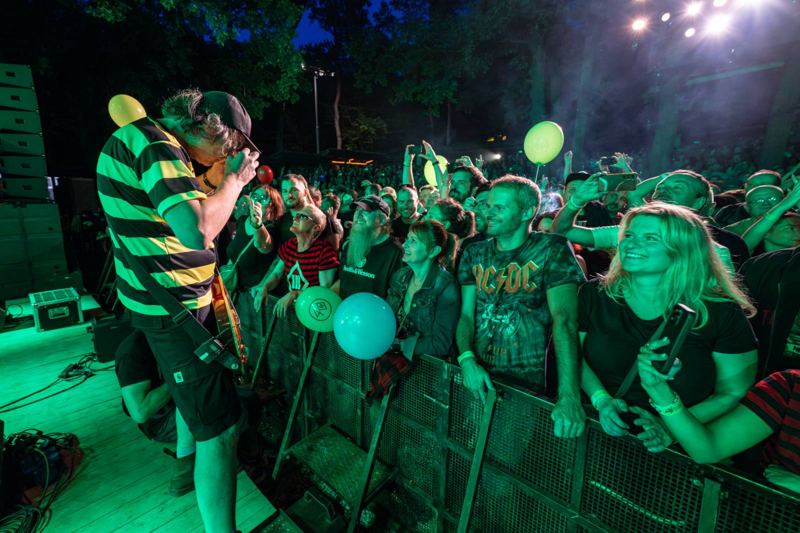 Tři sestry řádily ve vyprodaném lesním divadle v Řevnicích